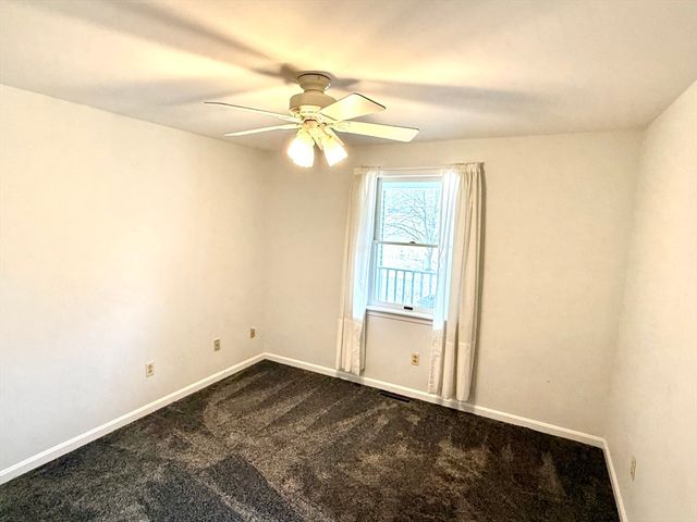 9 Dana Hl, Belchertown, MA 01007