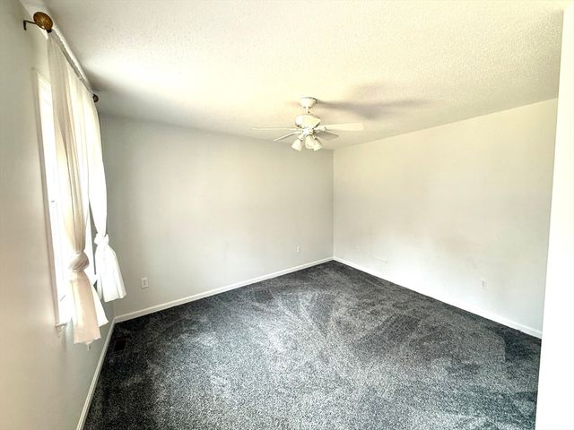 9 Dana Hl, Belchertown, MA 01007