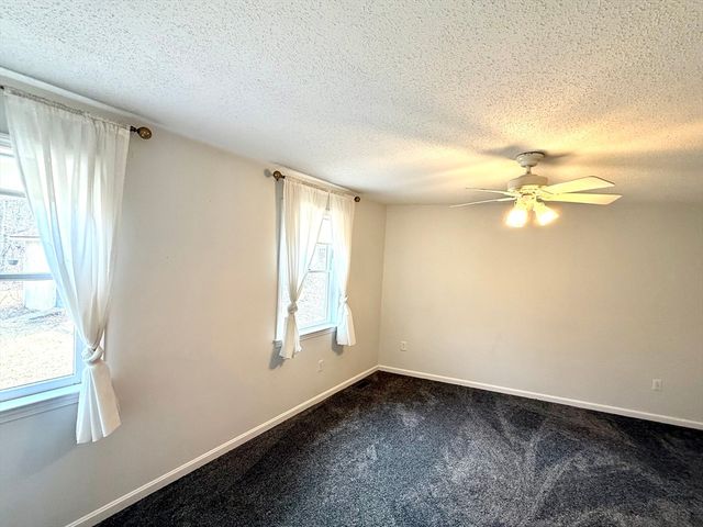 9 Dana Hl, Belchertown, MA 01007