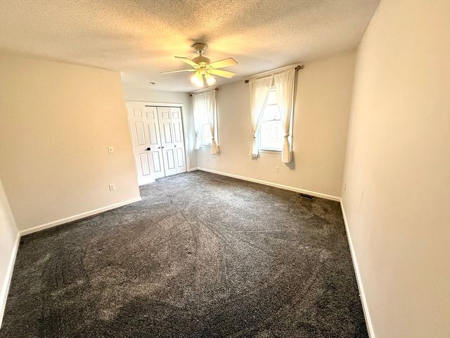 9 Dana Hl, Belchertown, MA 01007