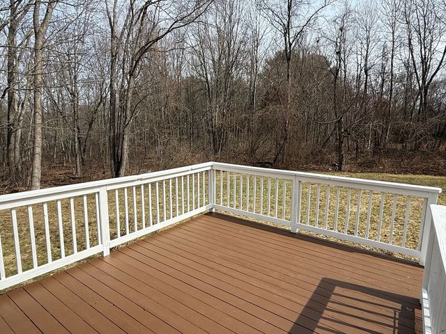 9 Dana Hl, Belchertown, MA 01007