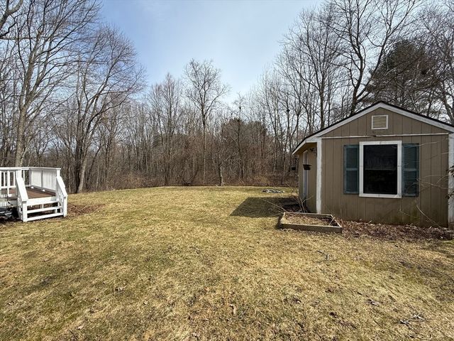9 Dana Hl, Belchertown, MA 01007