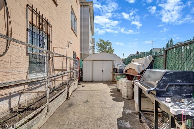 103 Houston St, Newark City, NJ 07105