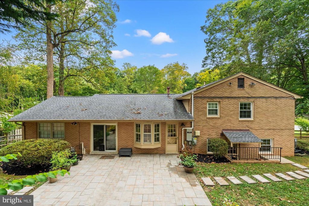 2124 EDGEWATER PKWY, Silver Spring, MD 20903