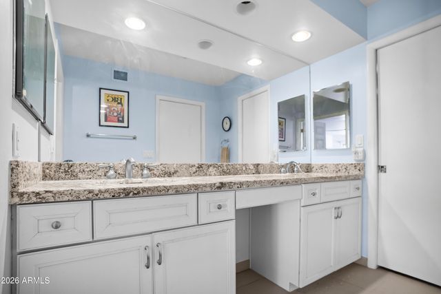 8330 E SAN BERNARDO Drive, Scottsdale, AZ 85258