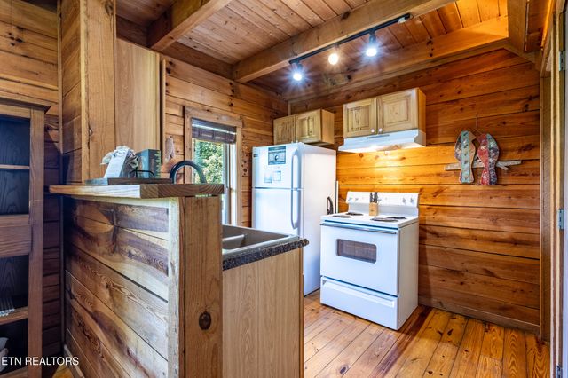 1239 Wears Valley Rd, Townsend, TN 37882
