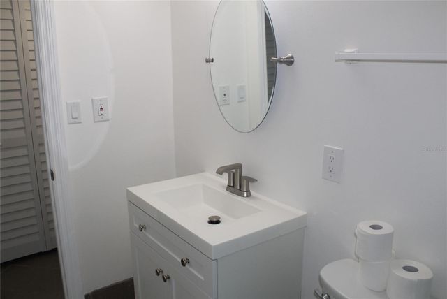 7701 STARKEY ROAD 711, Seminole, FL 33777