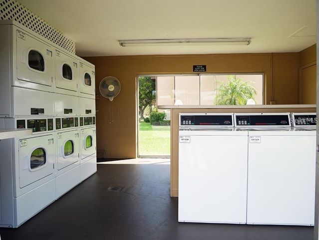 7701 STARKEY ROAD 711, Seminole, FL 33777