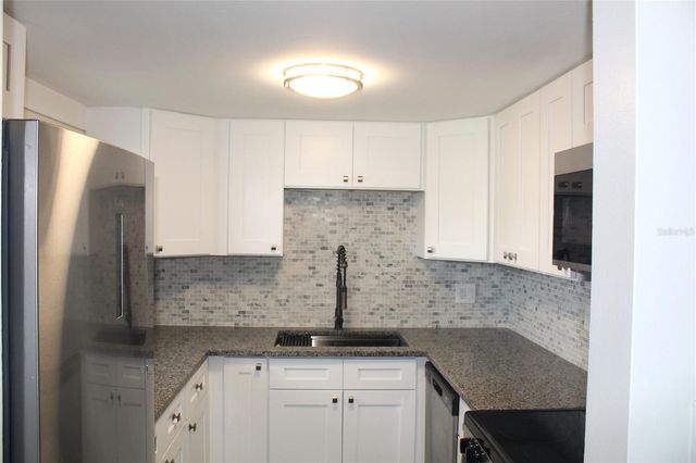 7701 STARKEY ROAD 711, Seminole, FL 33777