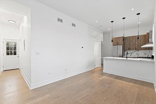 449 N Elizabeth Street 2S, Chicago, IL 60642