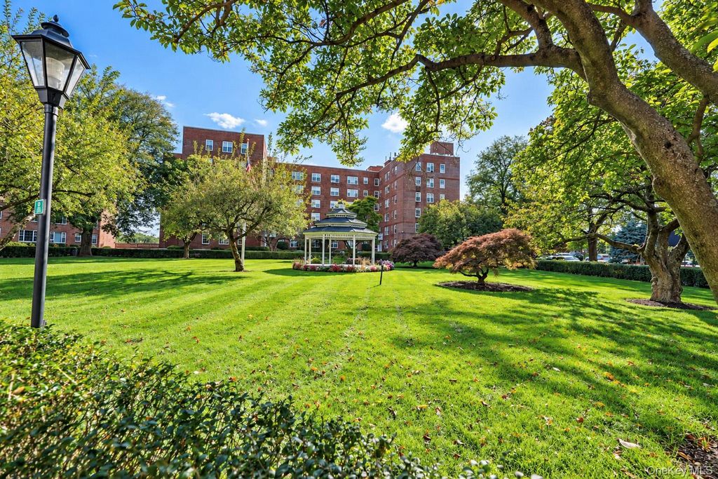 210 Pelham Road 4D, New Rochelle, NY 10805 — photo 2