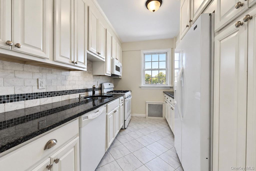 210 Pelham Road 4D, New Rochelle, NY 10805 — photo 3