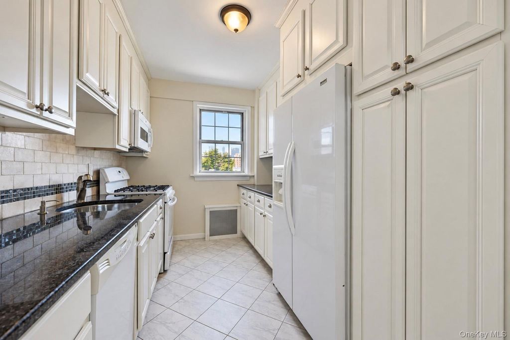 210 Pelham Road 4D, New Rochelle, NY 10805 — photo 4