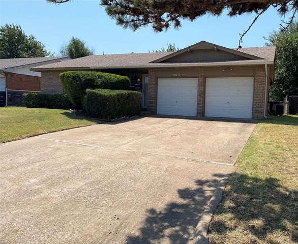 716 NW 17th Street, Moore, OK 73160