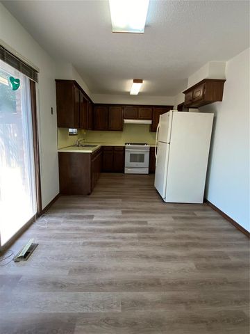 716 NW 17th Street, Moore, OK 73160