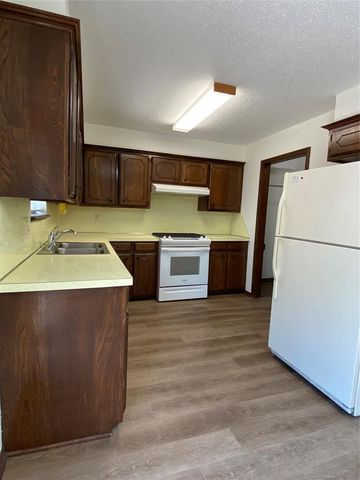 716 NW 17th Street, Moore, OK 73160