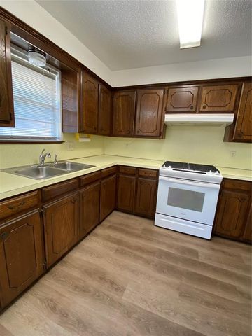 716 NW 17th Street, Moore, OK 73160