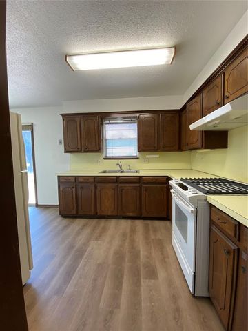 716 NW 17th Street, Moore, OK 73160