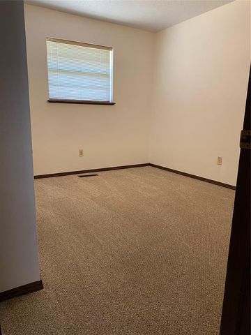 716 NW 17th Street, Moore, OK 73160