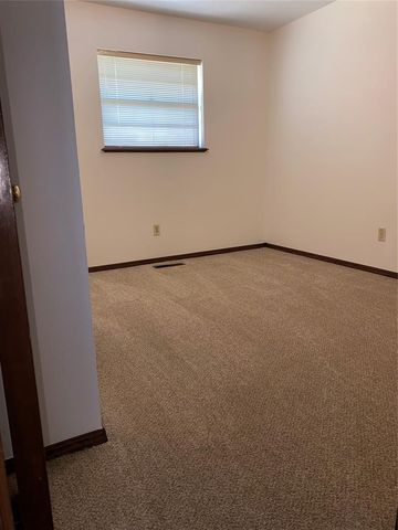 716 NW 17th Street, Moore, OK 73160