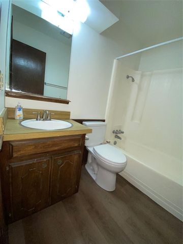 716 NW 17th Street, Moore, OK 73160