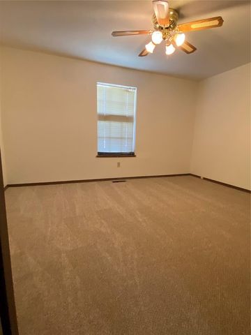 716 NW 17th Street, Moore, OK 73160