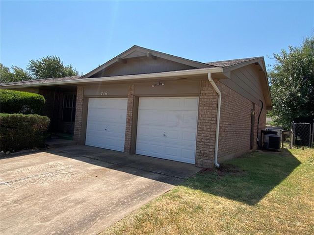 716 NW 17th Street, Moore, OK 73160