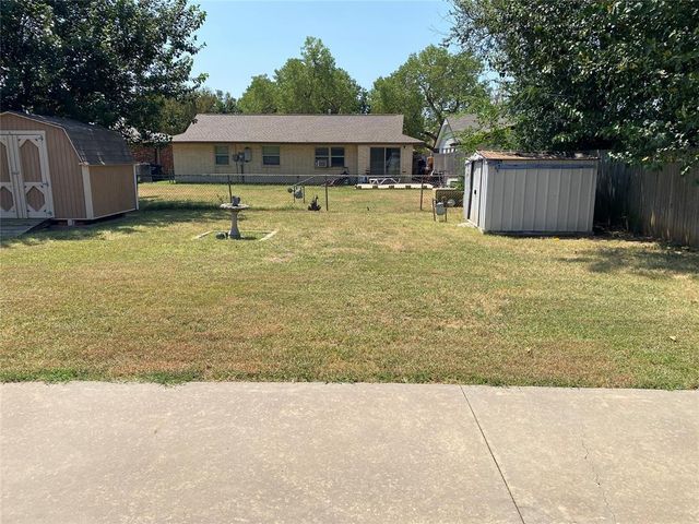716 NW 17th Street, Moore, OK 73160