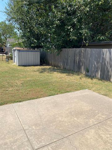 716 NW 17th Street, Moore, OK 73160