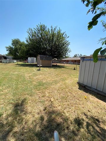 716 NW 17th Street, Moore, OK 73160