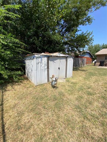 716 NW 17th Street, Moore, OK 73160
