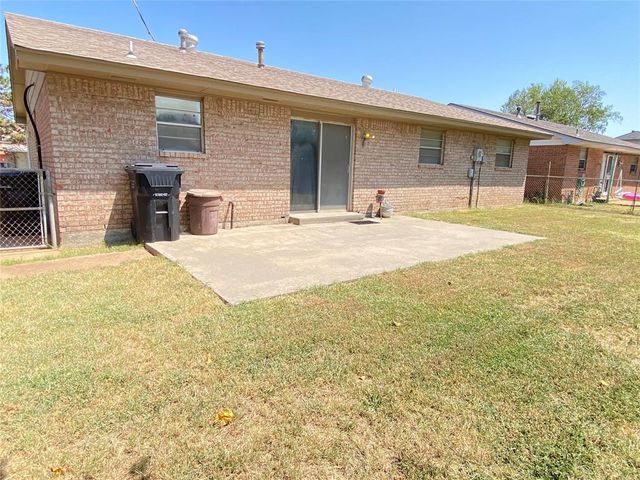 716 NW 17th Street, Moore, OK 73160