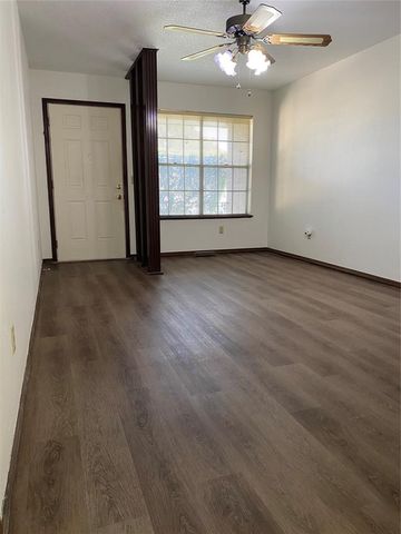 716 NW 17th Street, Moore, OK 73160
