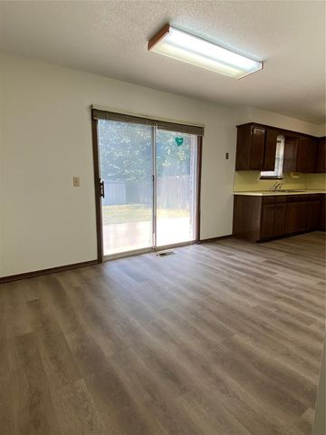716 NW 17th Street, Moore, OK 73160