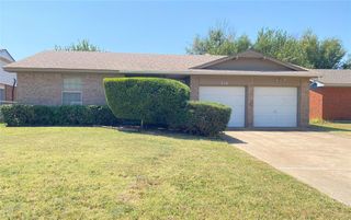 716 NW 17th Street, Moore, OK 73160