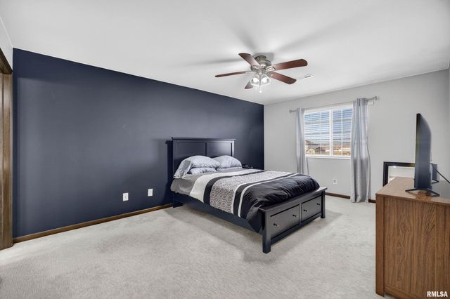 300 E Franklin St Apt 203, Eldridge, IA 52748