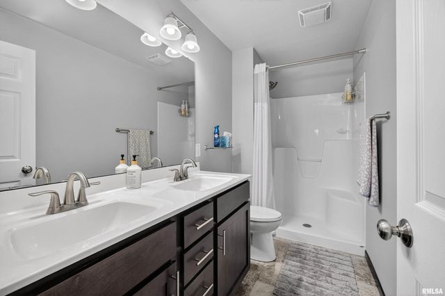 300 E Franklin St Apt 203, Eldridge, IA 52748