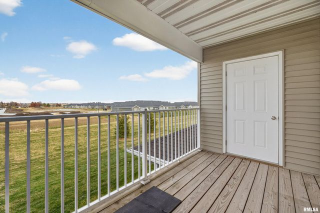 300 E Franklin St Apt 203, Eldridge, IA 52748