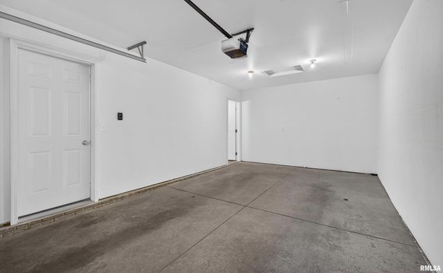 300 E Franklin St Apt 203, Eldridge, IA 52748