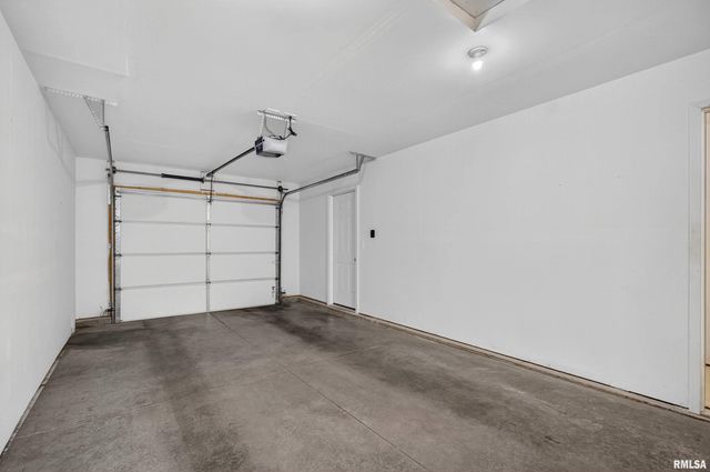 300 E Franklin St Apt 203, Eldridge, IA 52748