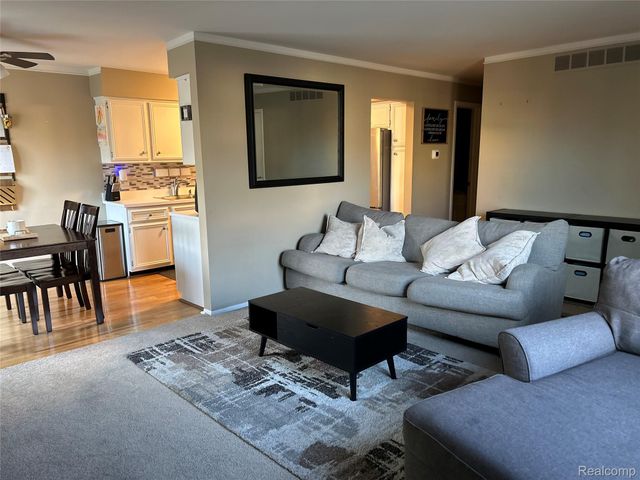 15925 N Franklin Drive 125, Clinton Charter Township, MI 48038