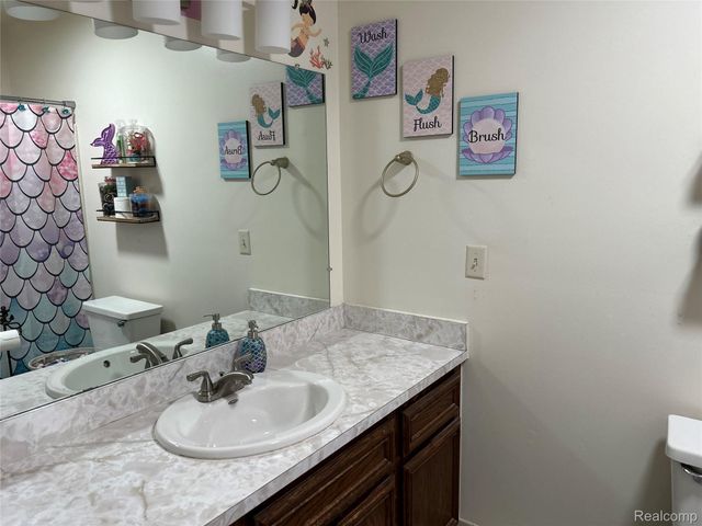 15925 N Franklin Drive 125, Clinton Charter Township, MI 48038