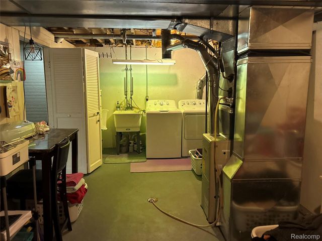 15925 N Franklin Drive 125, Clinton Charter Township, MI 48038