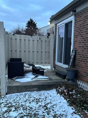 15925 N Franklin Drive 125, Clinton Charter Township, MI 48038