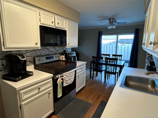 15925 N Franklin Drive 125, Clinton Charter Township, MI 48038