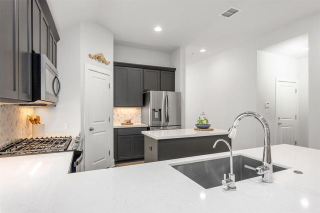 418 Raleigh DR, Georgetown, TX 78633