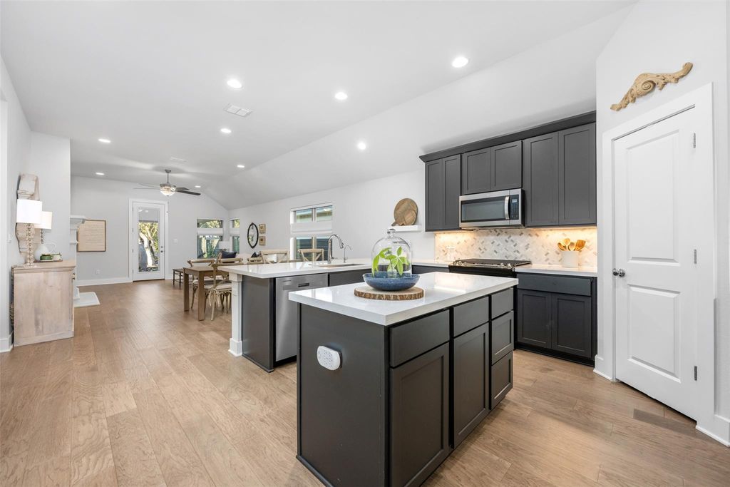 418 Raleigh DR, Georgetown, TX 78633