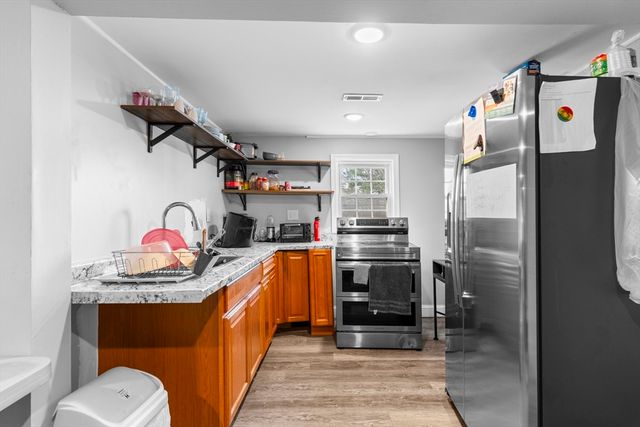 21 Dale Rd, Holbrook, MA 02343