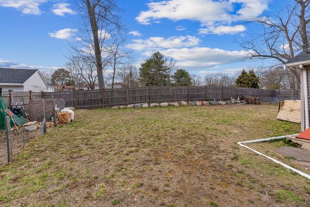 21 Dale Rd, Holbrook, MA 02343