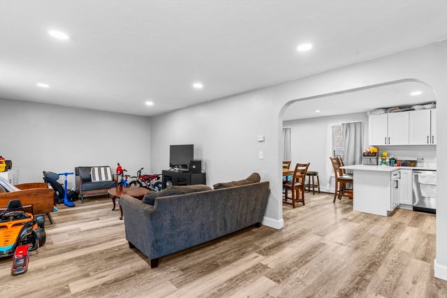 21 Dale Rd, Holbrook, MA 02343